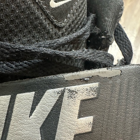 Nike Team Hustle D8 Black Basketball Shoes, Size 6Y - Picture 12 of 15